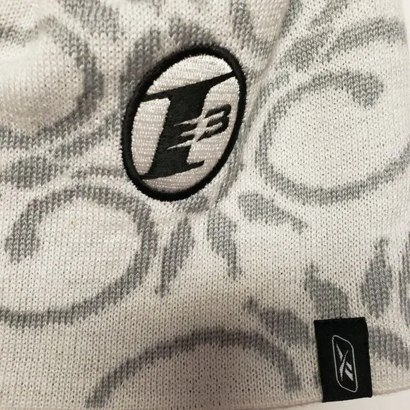 Reebok Allen Iverson I3 Basketball Winter Hat Beanie Knit Cap White Gray 1 Size - Picture 2 of 3